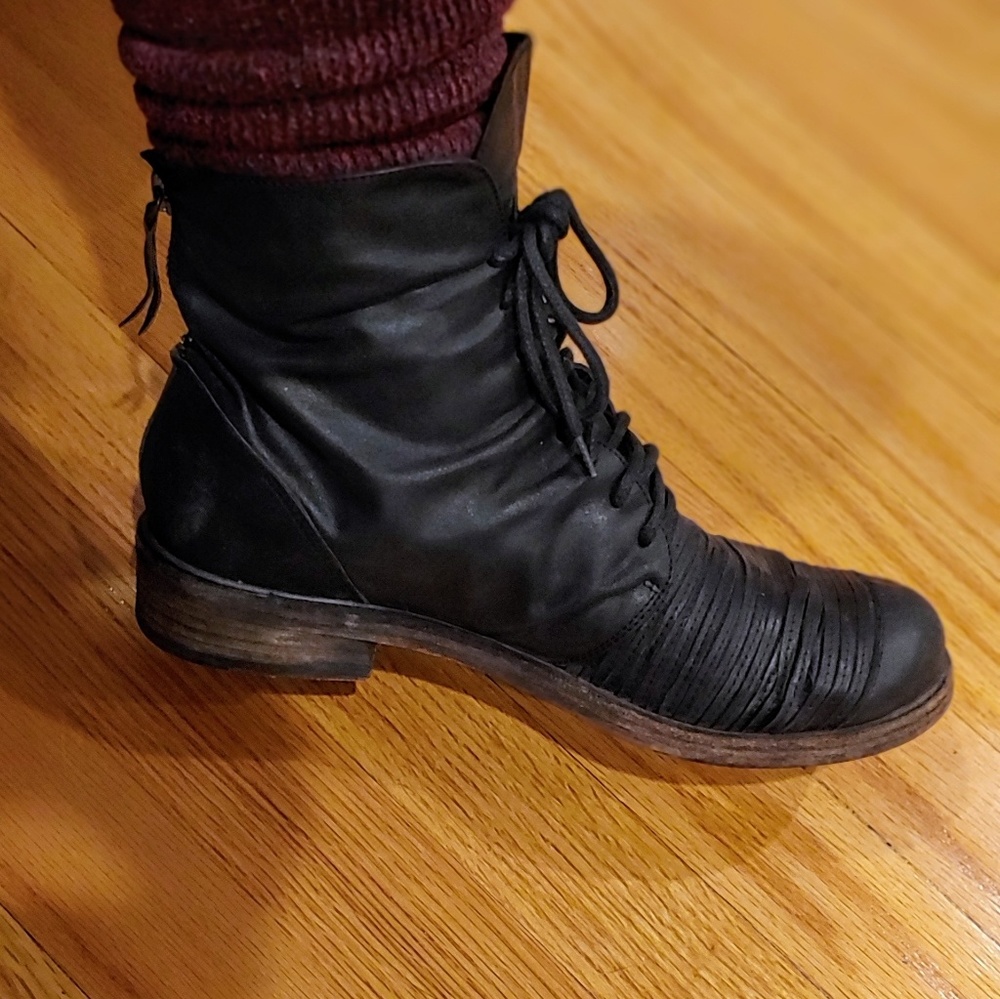 👢 Vic Metie ankle boots 👢 - Picture 6 of 8